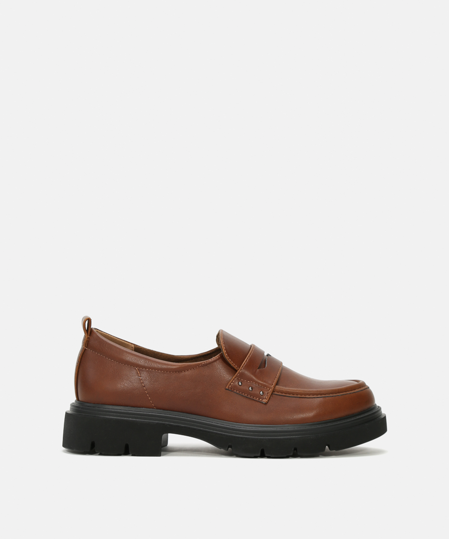 Mocasines detalle tachas